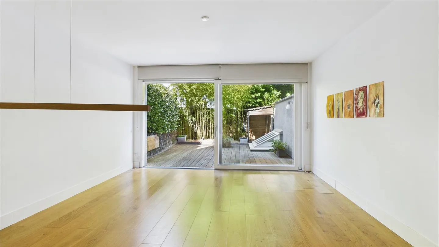 Semi-Detached House - Photo 4 of 17