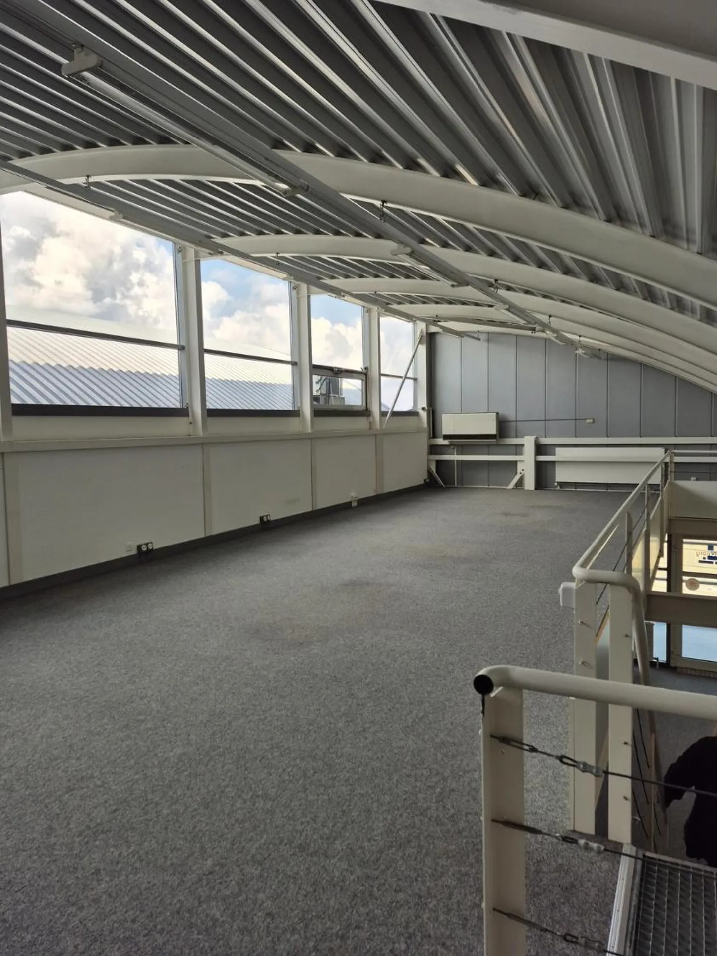 Espace de bureau attrayant dans la zone industrielle André-Piller - Photo 3 sur 13