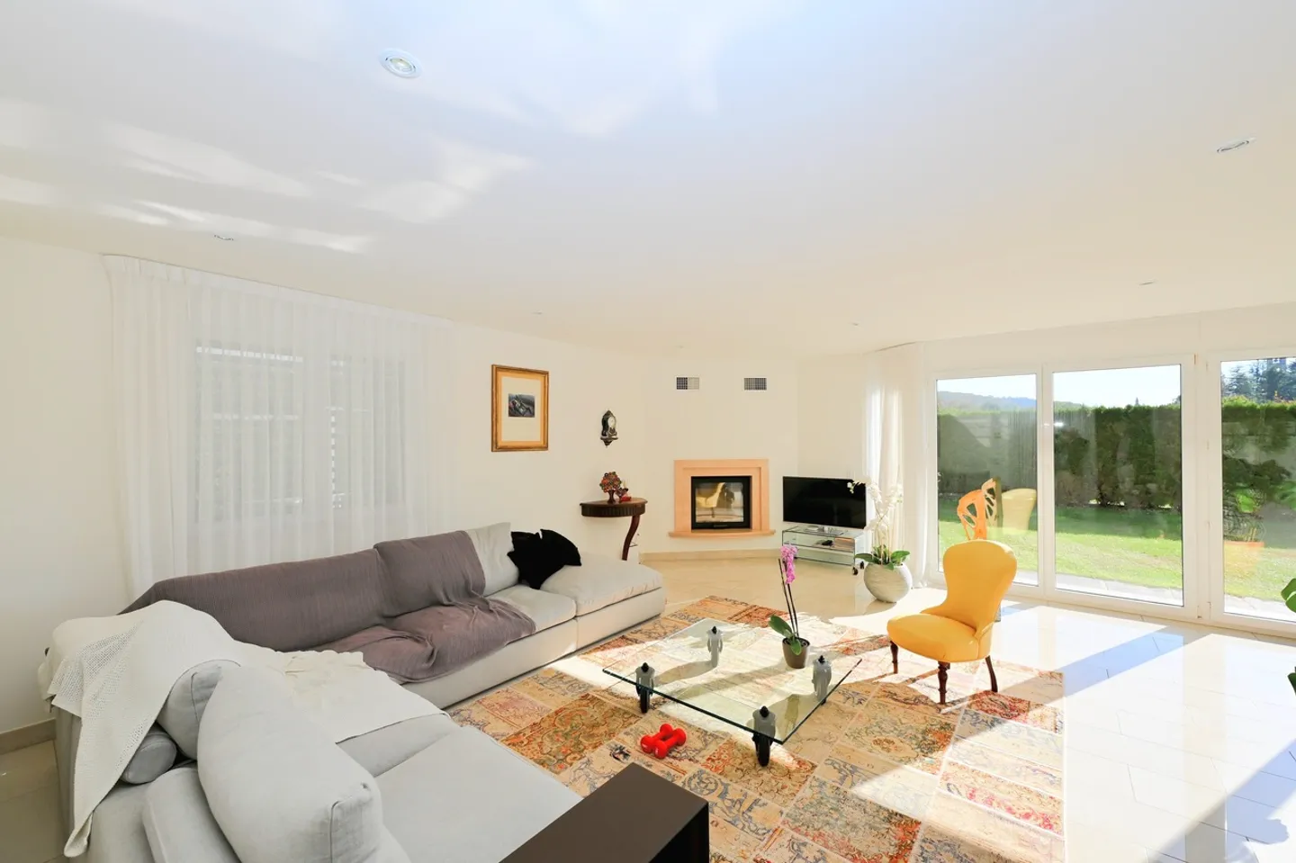 Elegant Villa with Panoramic View and Expansion Potential - Photo 6 of 15