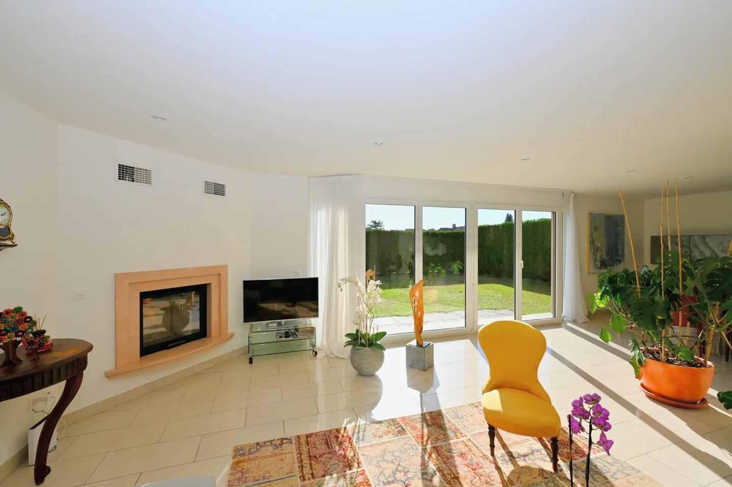 Elegant Villa with Panoramic View and Expansion Potential - Photo 8 of 15