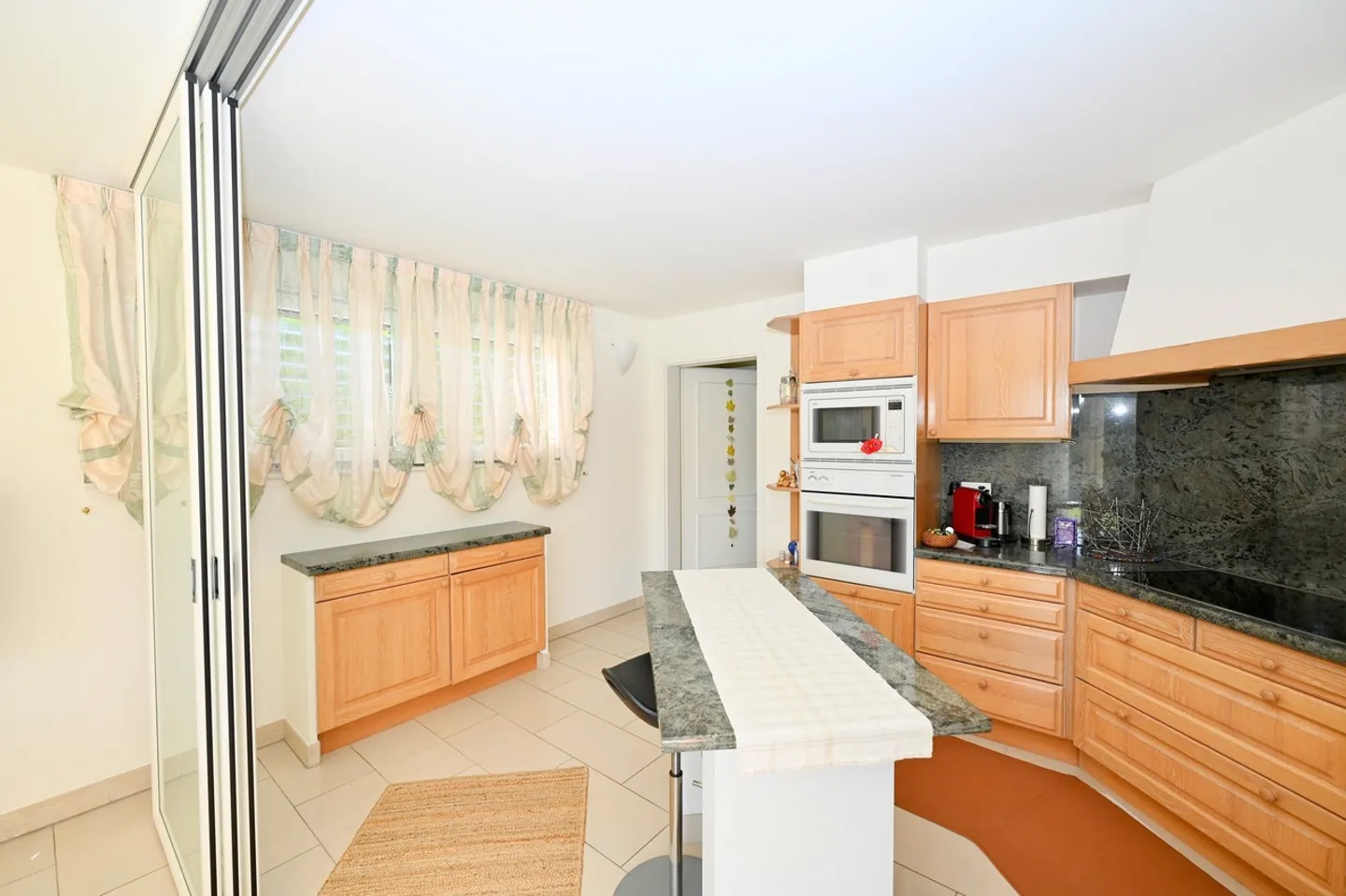 Elegant Villa with Panoramic View and Expansion Potential - Photo 10 of 15