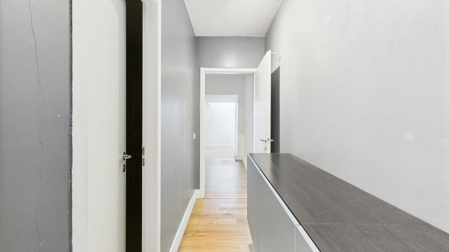 Semi-Detached House - Photo 13 of 17