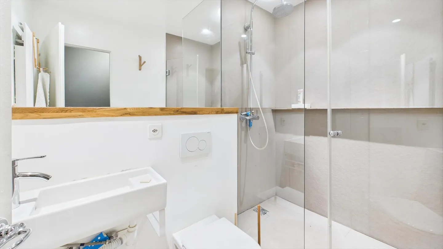 Semi-Detached House - Photo 14 of 17