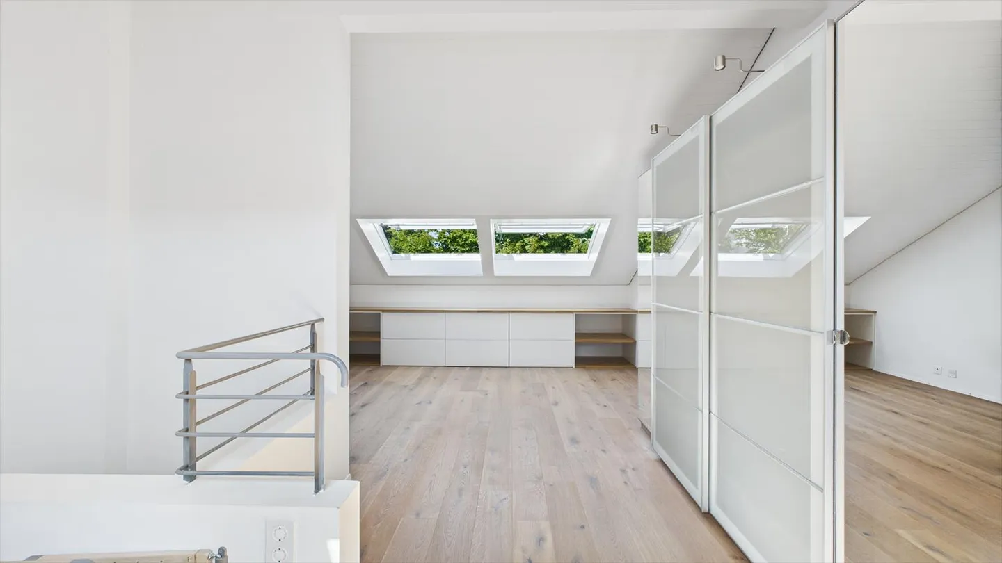 Semi-Detached House - Photo 11 of 17