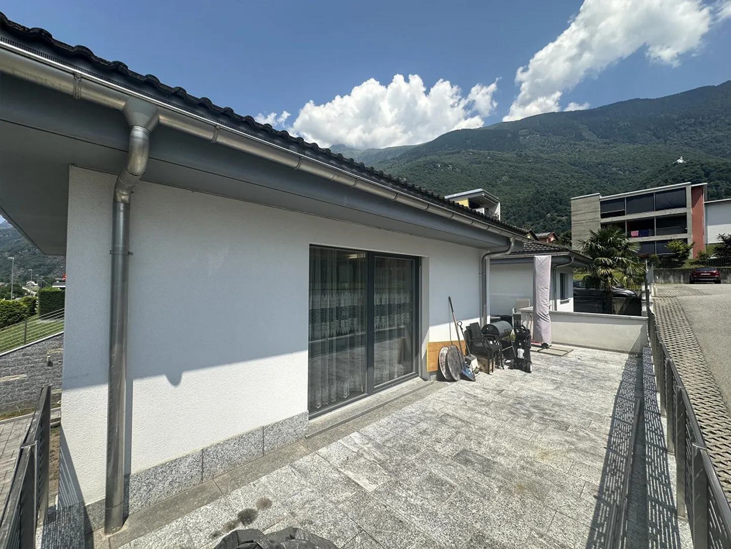 Prestigeträchtige Moderne Immobilie mit Großem Balkon und Doppelgarage - Foto 13 von 13