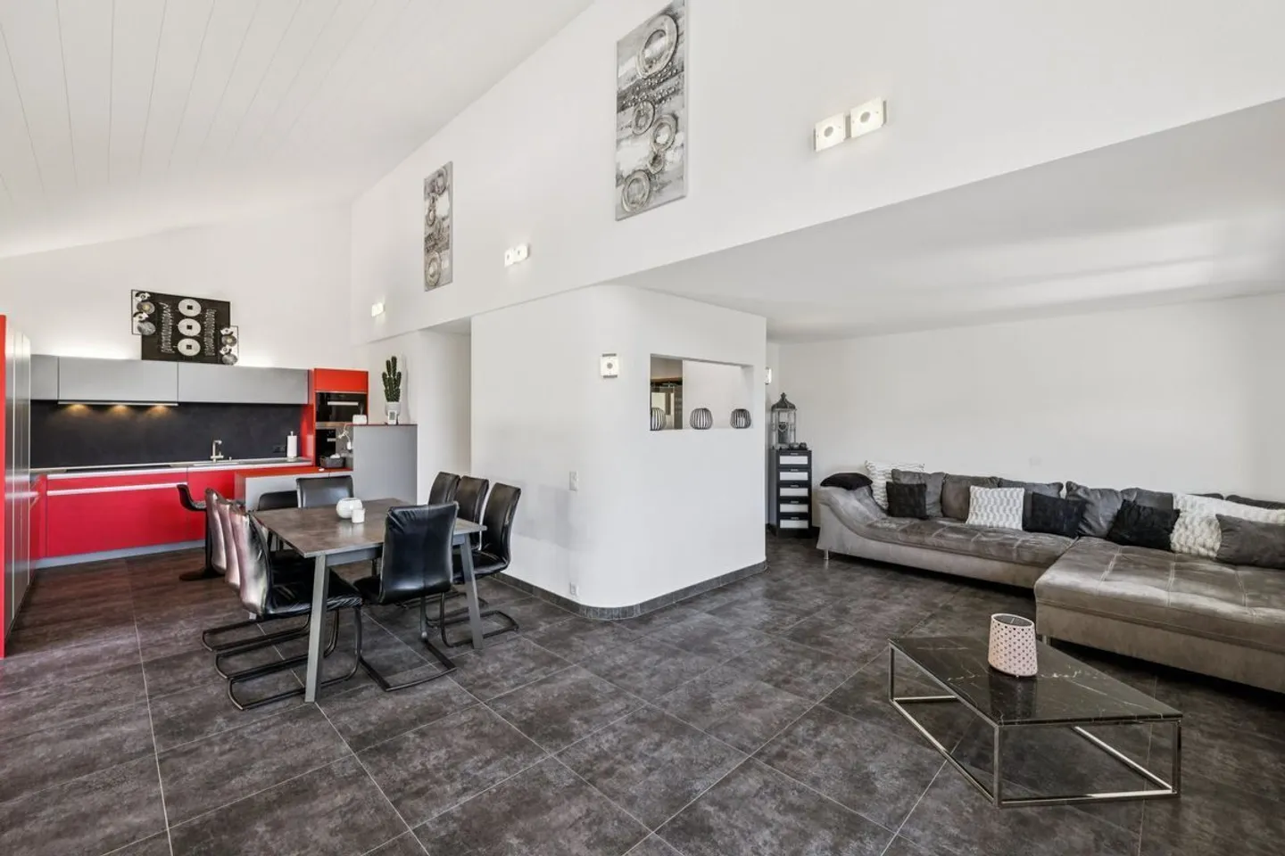 Villa spaziosa e luminosa con vista mozzafiato - inclusa un appartamento indipendente di 3,5 stanze. - Foto 3 di 11