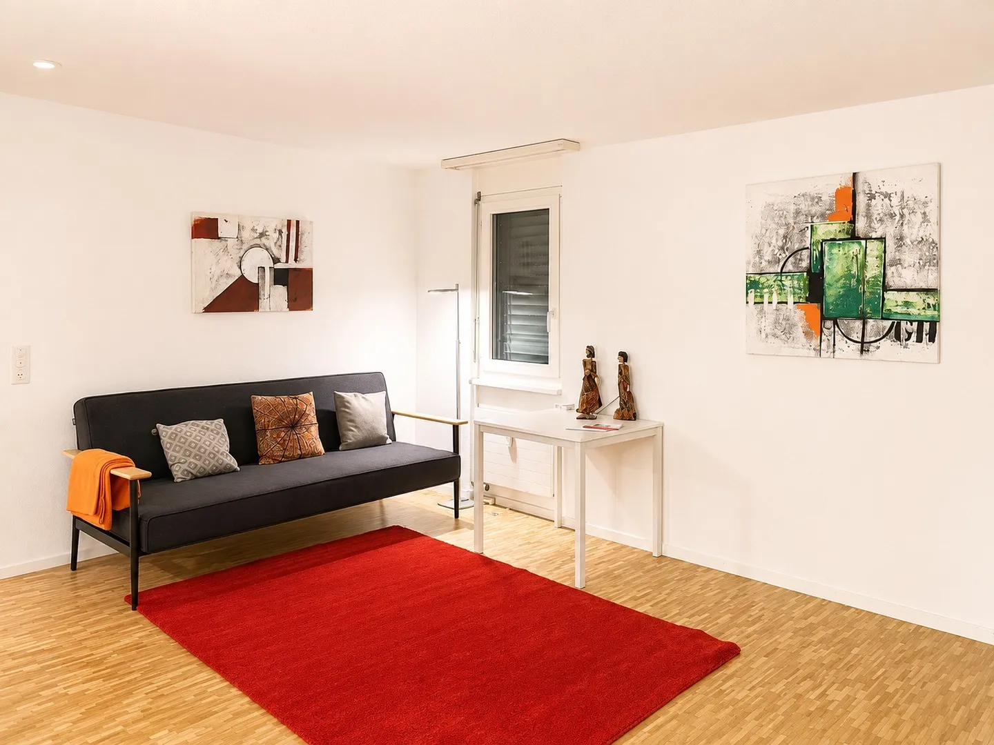 🌟 Appartement 2,5 pièces avec ascenseur dans un emplacement de premier choix Zone 10 🌟 - Photo 1 sur 11