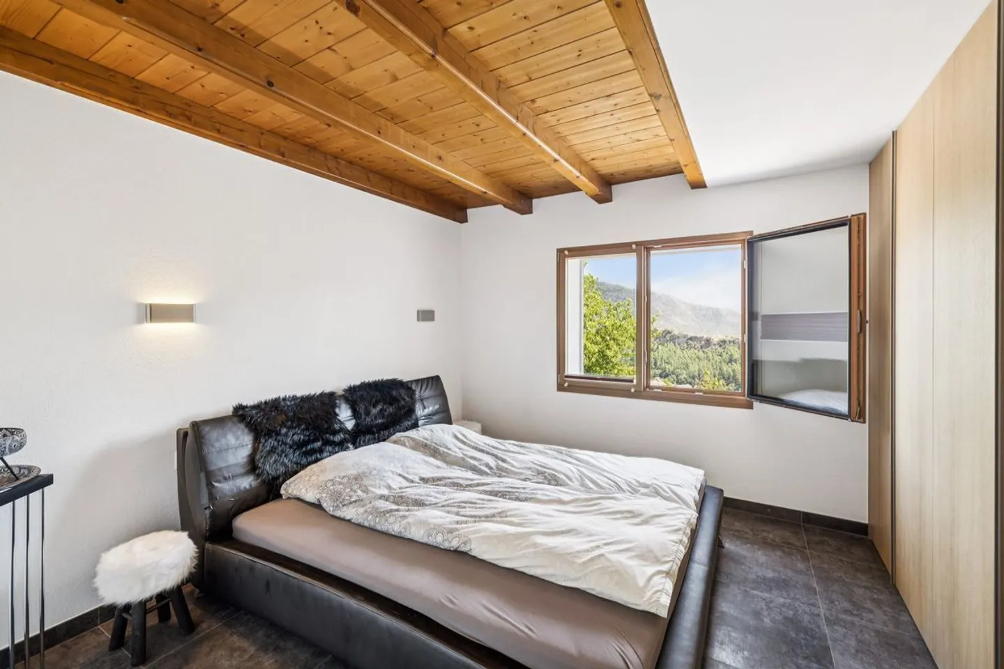 Villa spaziosa e luminosa con vista mozzafiato - inclusa un appartamento indipendente di 3,5 stanze. - Foto 7 di 11