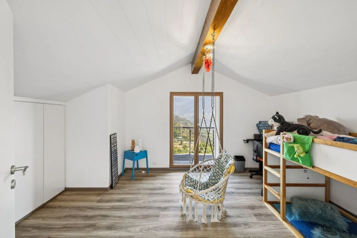 Villa spaziosa e luminosa con vista mozzafiato - inclusa un appartamento indipendente di 3,5 stanze. - Foto 8 di 11