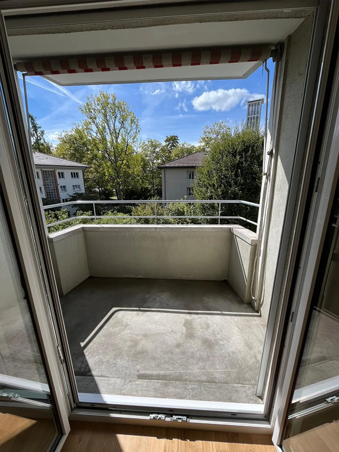 Charmante appartement 2 pièces dans un emplacement central - disponible à partir du 1er mai - Photo 2 sur 7