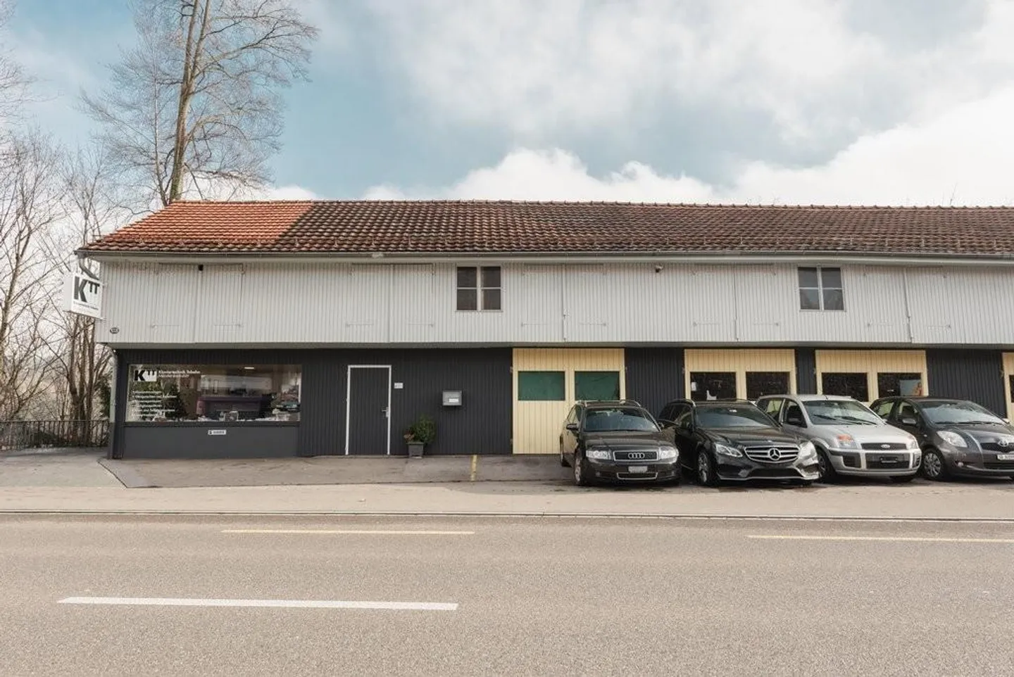 Craft Room for Rent - Photo 1 of 4