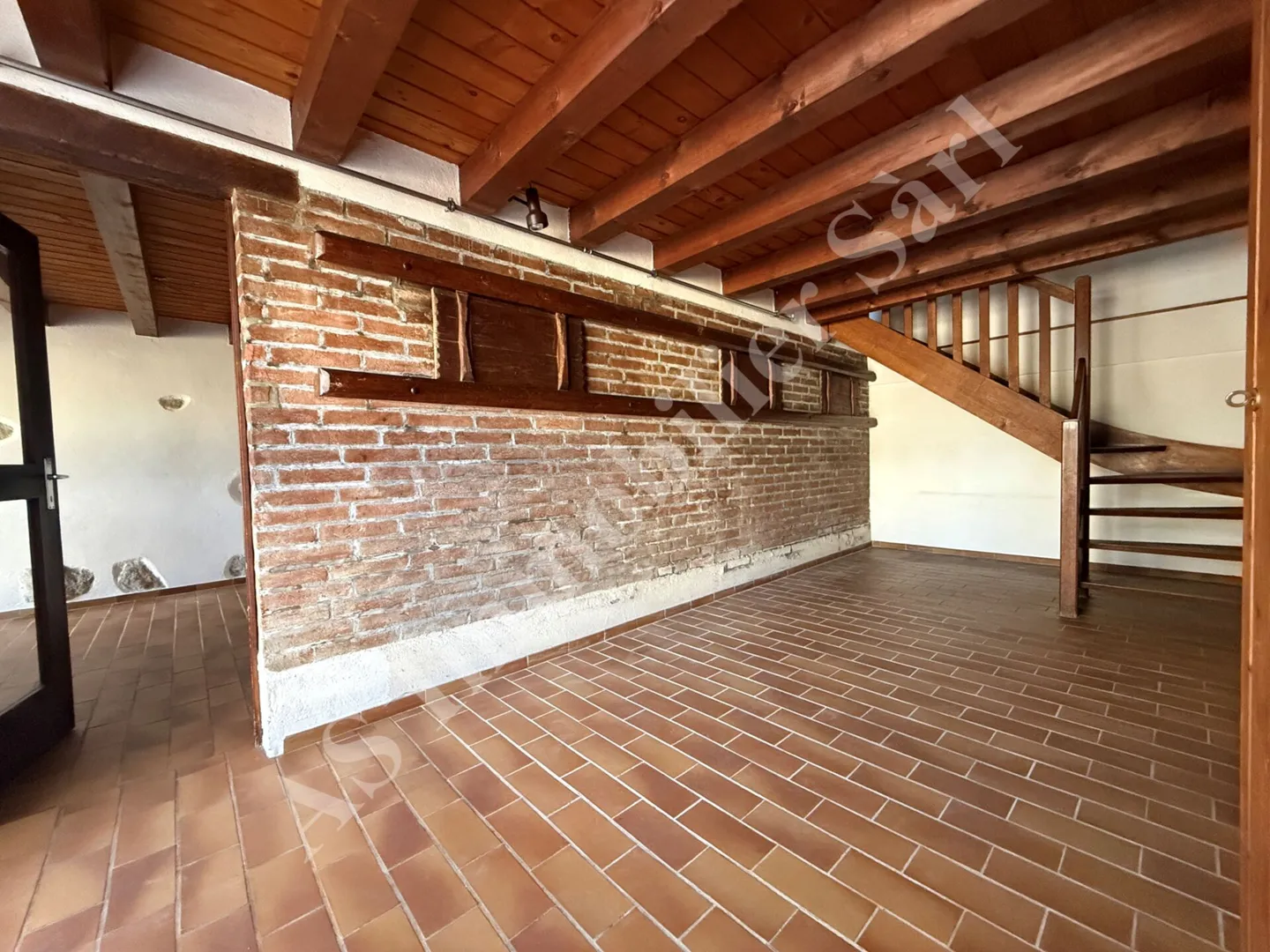 Außergewöhnliche Lage in der Nähe aller Annehmlichkeiten - Foto 3 von 15