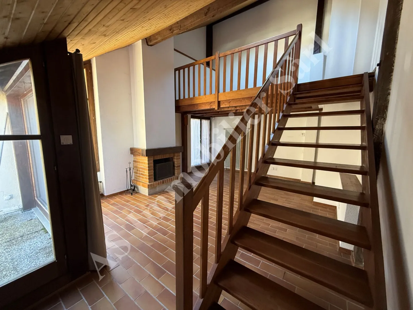 Außergewöhnliche Lage in der Nähe aller Annehmlichkeiten - Foto 7 von 15