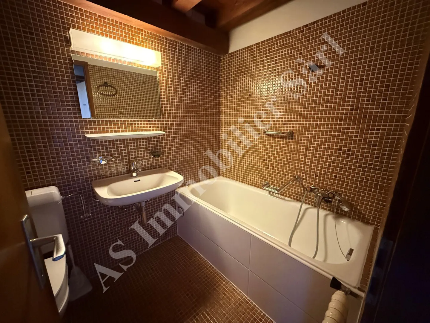 Außergewöhnliche Lage in der Nähe aller Annehmlichkeiten - Foto 12 von 15