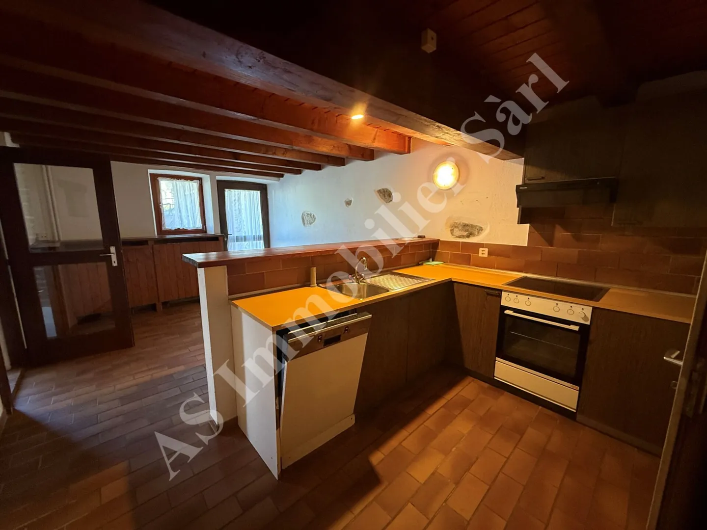 Außergewöhnliche Lage in der Nähe aller Annehmlichkeiten - Foto 2 von 15