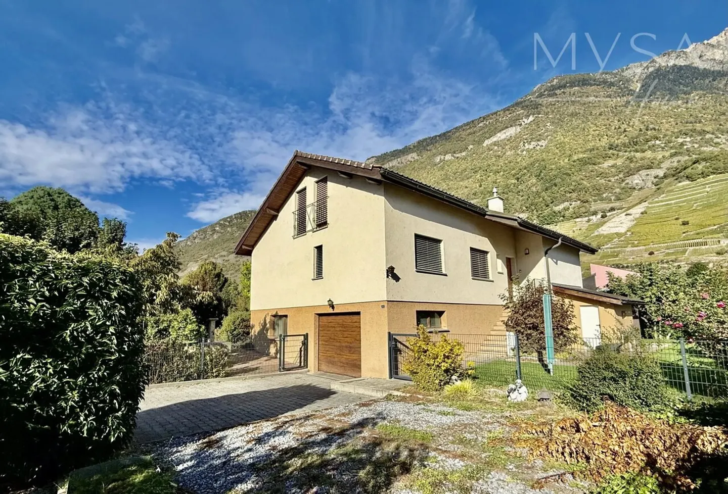 COMPLETAMENTE - Villa indipendente di lusso con piscina - Foto 1 di 4