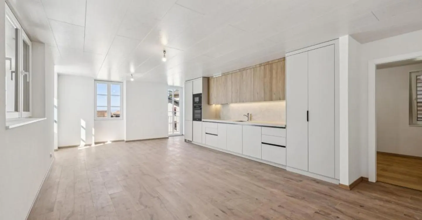 Magnificent 4.5 room renovated apartment with terrace and garden in Brent - Montreu - Photo 3 of 12