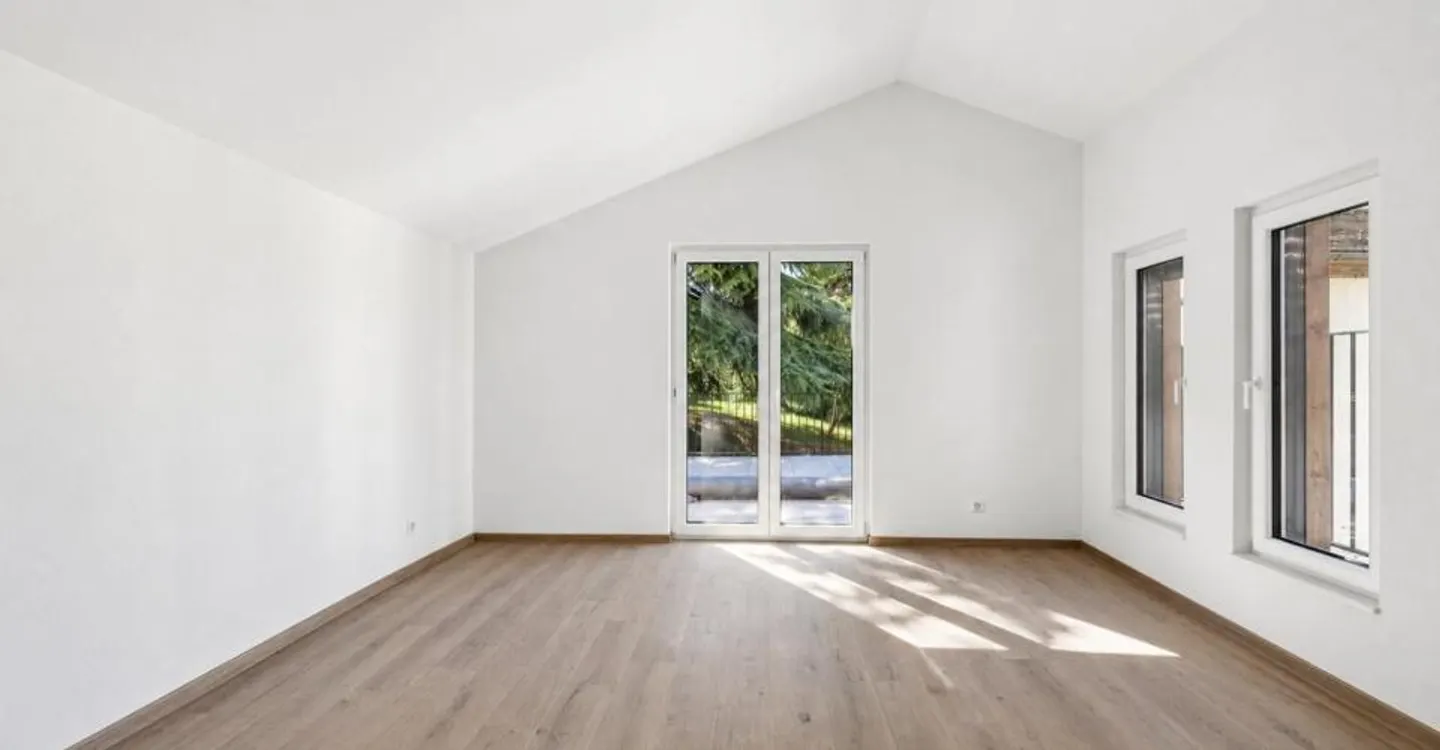 Magnificent 4.5 room renovated apartment with terrace and garden in Brent - Montreu - Photo 4 of 12