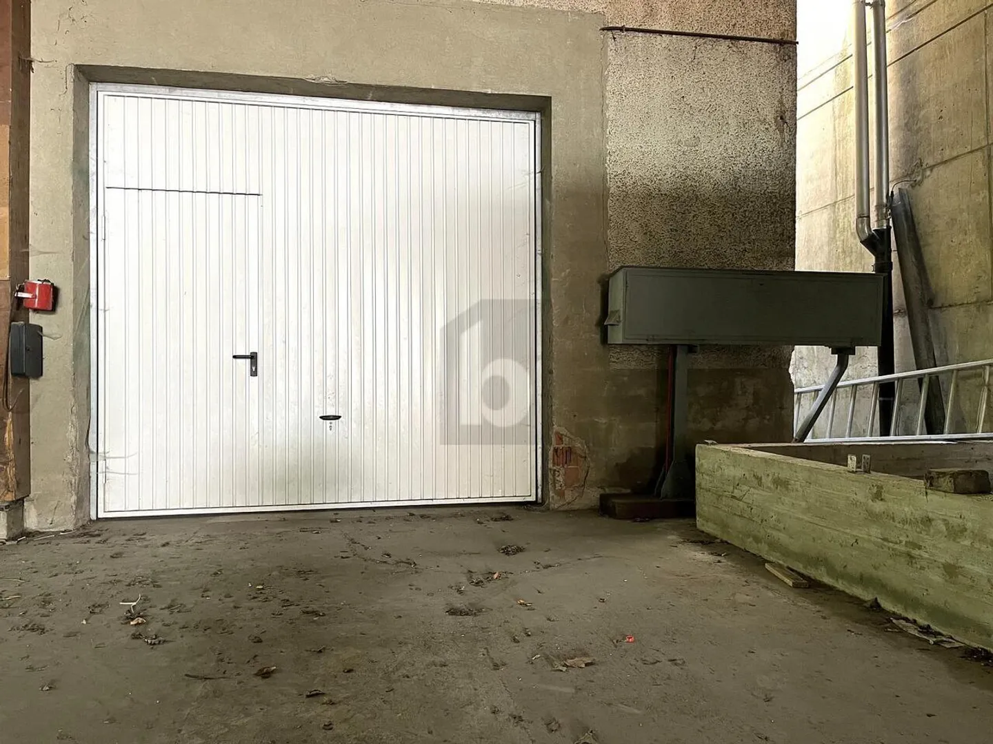 Mixed-use building for rent - Photo 3 of 6