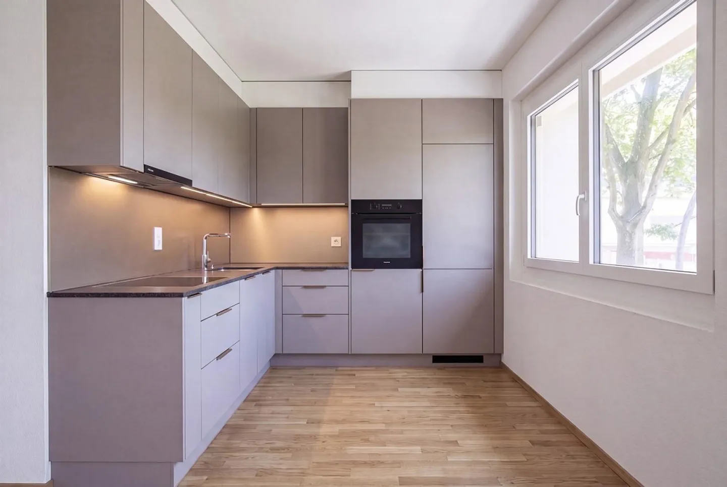 Première occupation d'un appartement moderne de 3,5 pièces avec balcon spacieux ! - Photo 4 sur 6