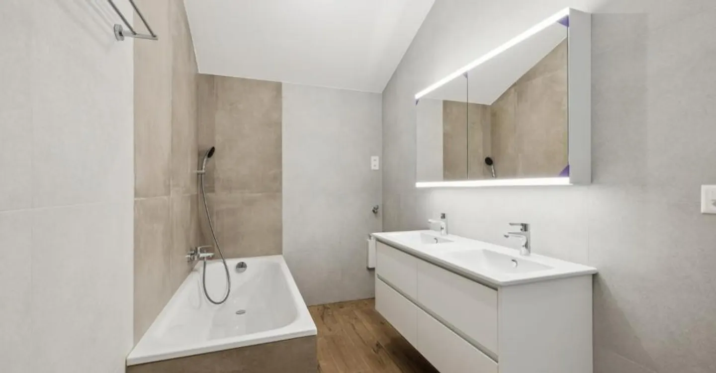 Magnificent 4.5 room renovated apartment with terrace and garden in Brent - Montreu - Photo 9 of 12