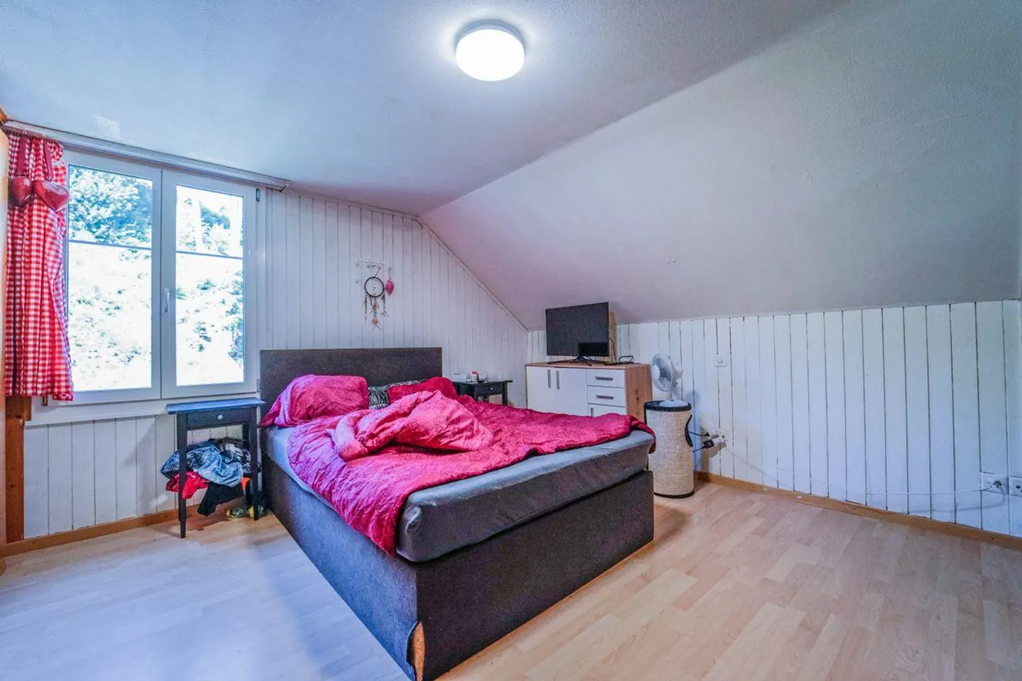 Two-family house in a quiet and friendly location - Photo 3 of 13