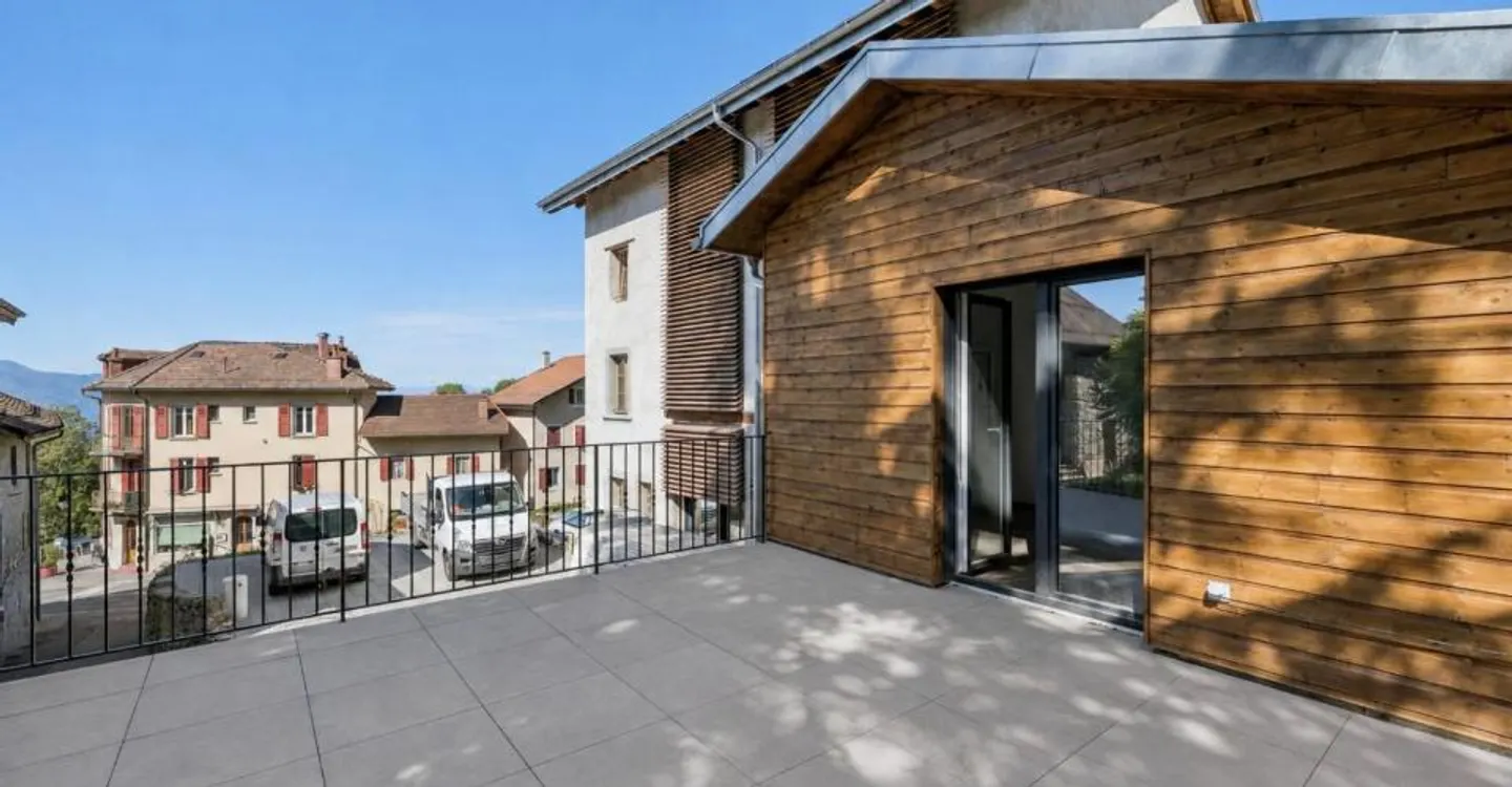 Magnificent 4.5 room renovated apartment with terrace and garden in Brent - Montreu - Photo 12 of 12