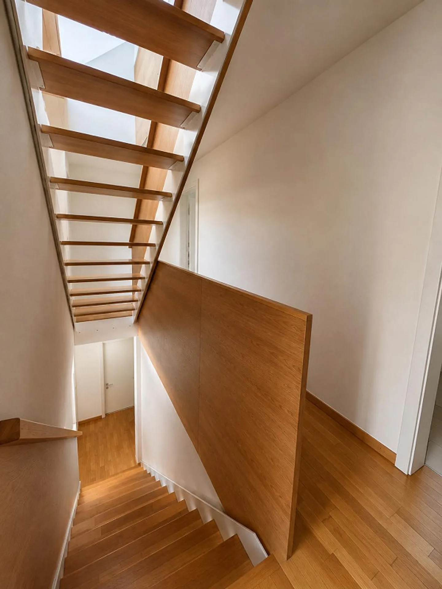 Appartamento duplex con balcone e terrazza sul tetto nel cuore di Lucerna - Foto 2 di 18