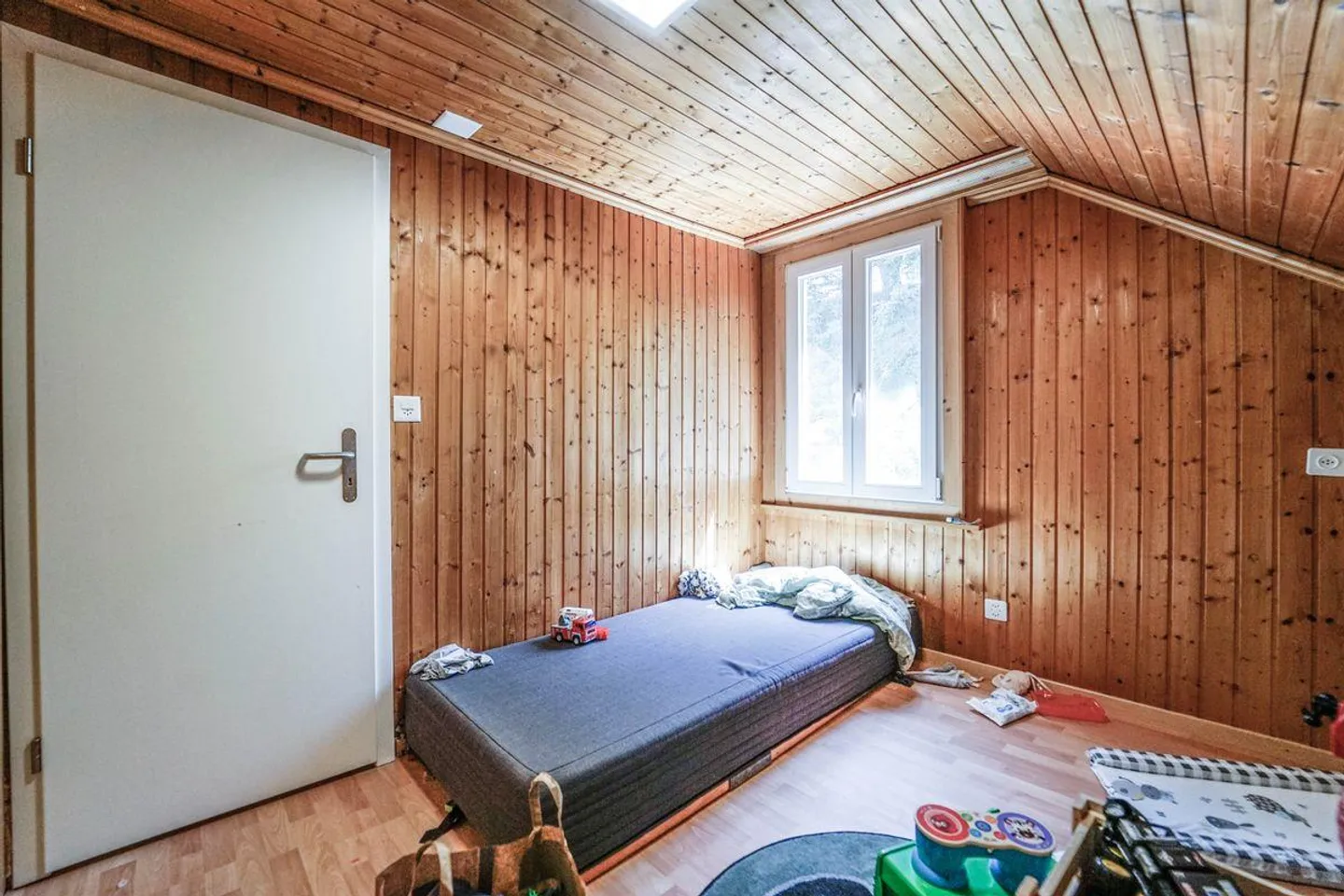 Two-family house in a quiet and friendly location - Photo 5 of 13