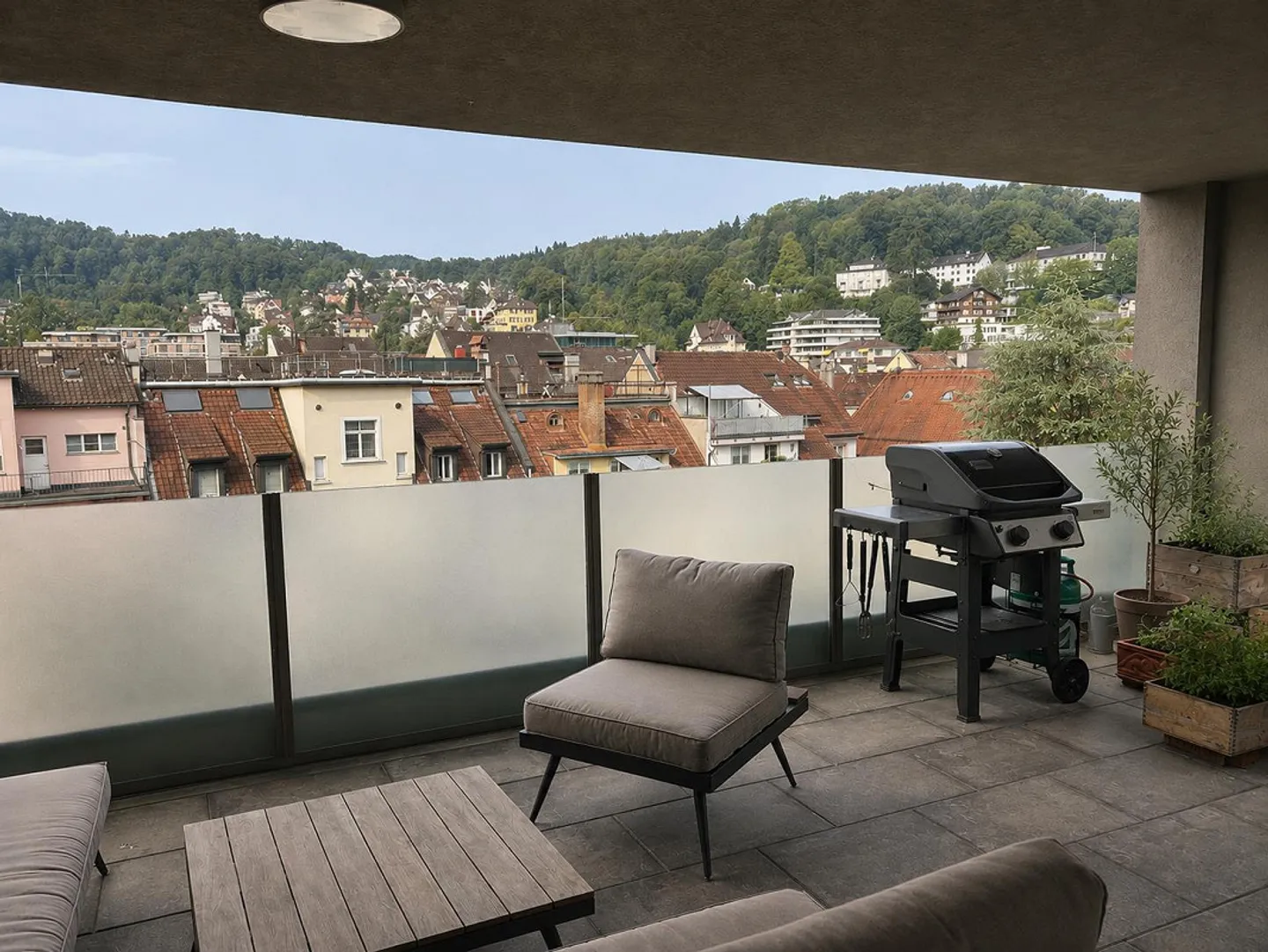 Appartamento duplex con balcone e terrazza sul tetto nel cuore di Lucerna - Foto 5 di 18