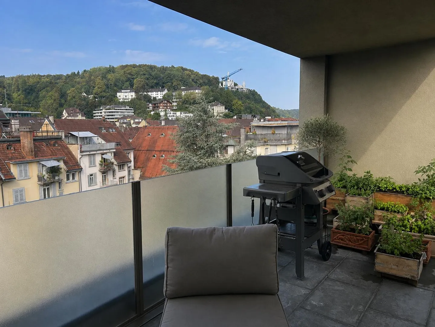Appartamento duplex con balcone e terrazza sul tetto nel cuore di Lucerna - Foto 4 di 18