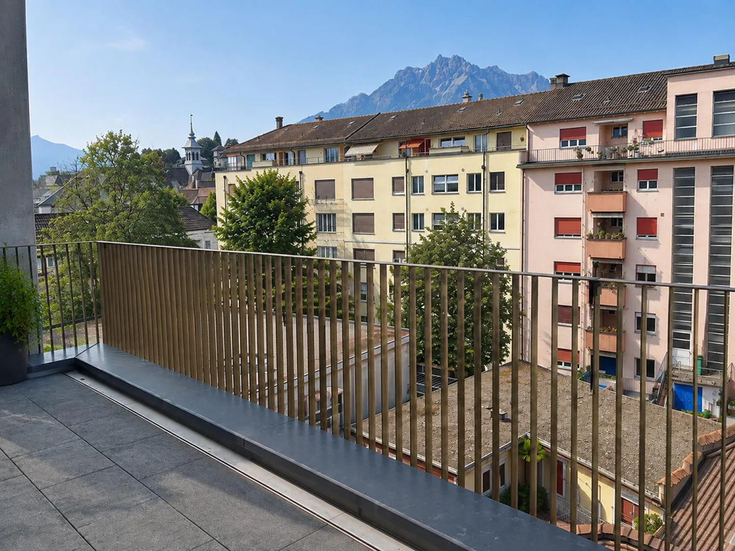 Appartamento duplex con balcone e terrazza sul tetto nel cuore di Lucerna - Foto 11 di 18
