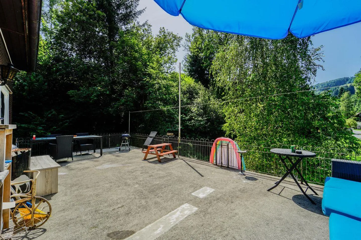 Two-family house in a quiet and friendly location - Photo 7 of 13