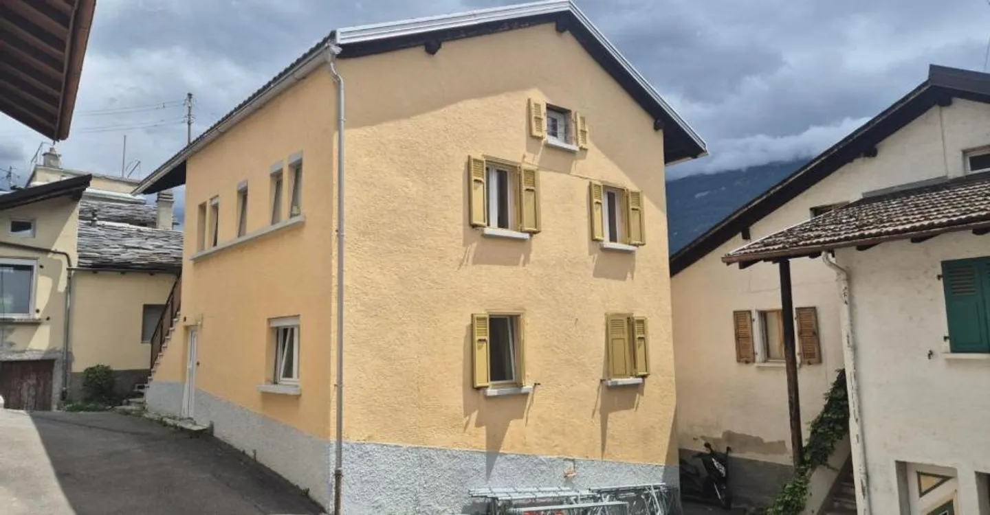 Dorfhaus mit zwei Wohnungen. - Foto 1 von 6