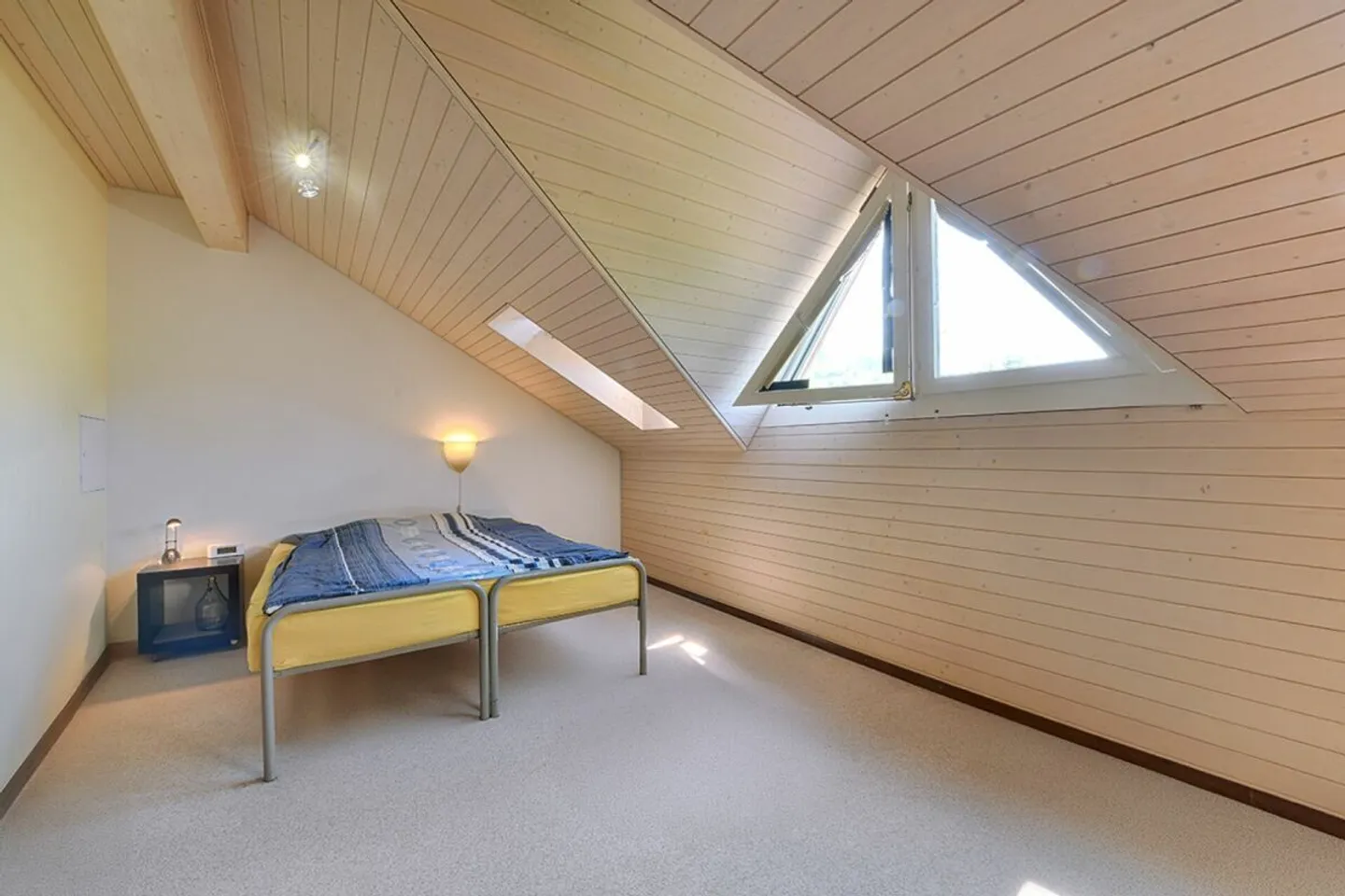 Row house for sale - Photo 5 of 11