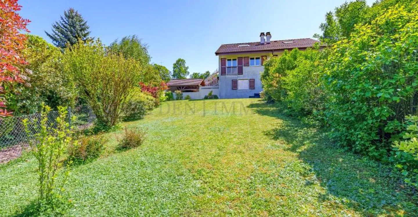 Große 7-Zimmer-Villa mit schönem sonnigen Garten - Foto 2 von 13