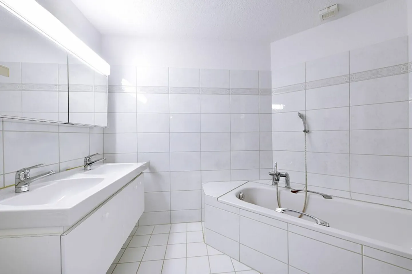 Row house for sale - Photo 6 of 11