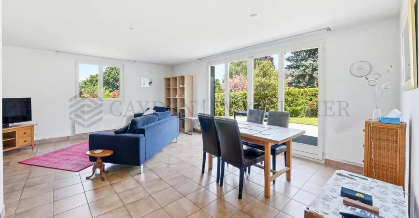 Große 7-Zimmer-Villa mit schönem sonnigen Garten - Foto 5 von 13