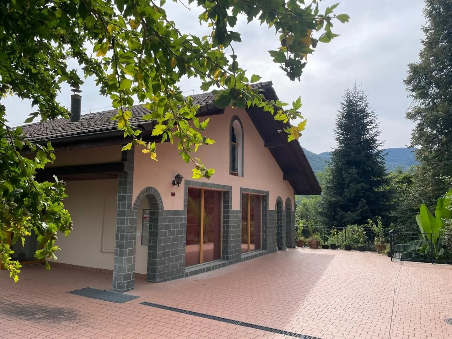 Magnifique Maison Plurifamiliale à Vendre sur Trois Niveaux avec Investissement Garanti - Photo 1 sur 6