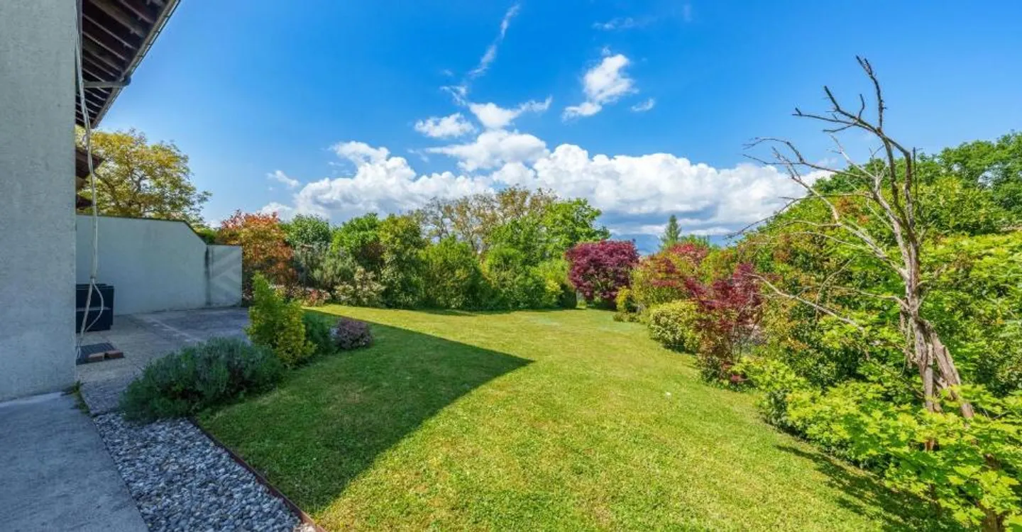 Große 7-Zimmer-Villa mit schönem sonnigen Garten - Foto 8 von 13