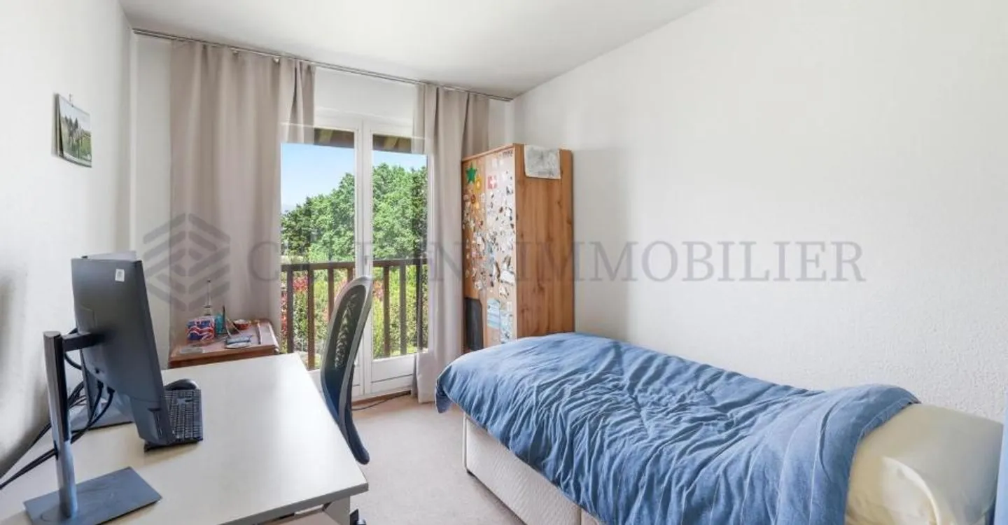Große 7-Zimmer-Villa mit schönem sonnigen Garten - Foto 12 von 13