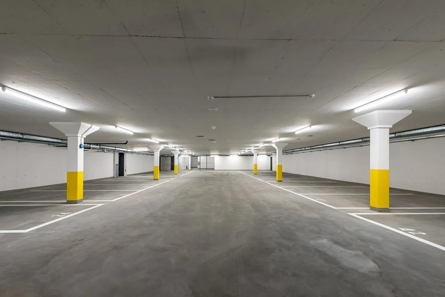 Place de parking dans le garage souterrain Zurich Albisrieden - Photo 1 sur 2