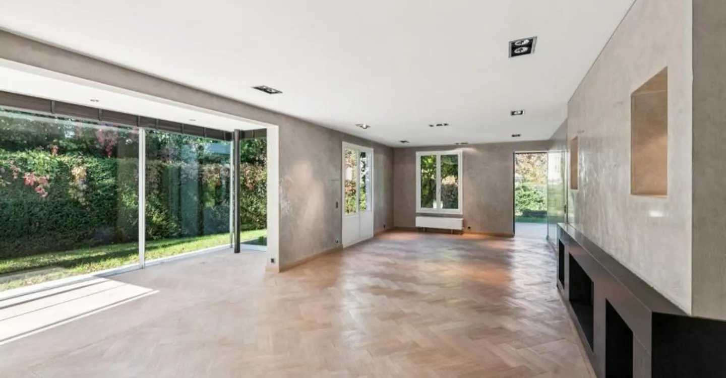 Magnificent renovated family property in the heart of Bellevue - Photo 4 of 10