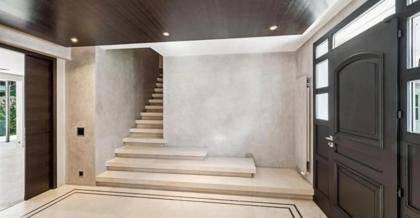 Magnificent renovated family property in the heart of Bellevue - Photo 3 of 10