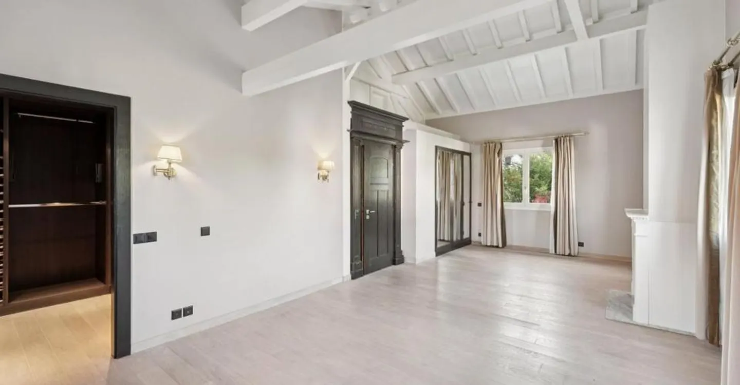 Magnificent renovated family property in the heart of Bellevue - Photo 7 of 10