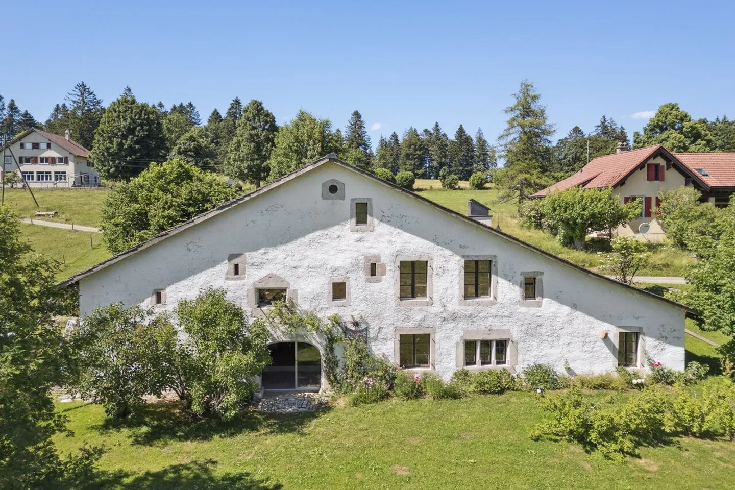 Magnificent renovated farmhouse. Entered into the history of watchmaking - Photo 2 of 31
