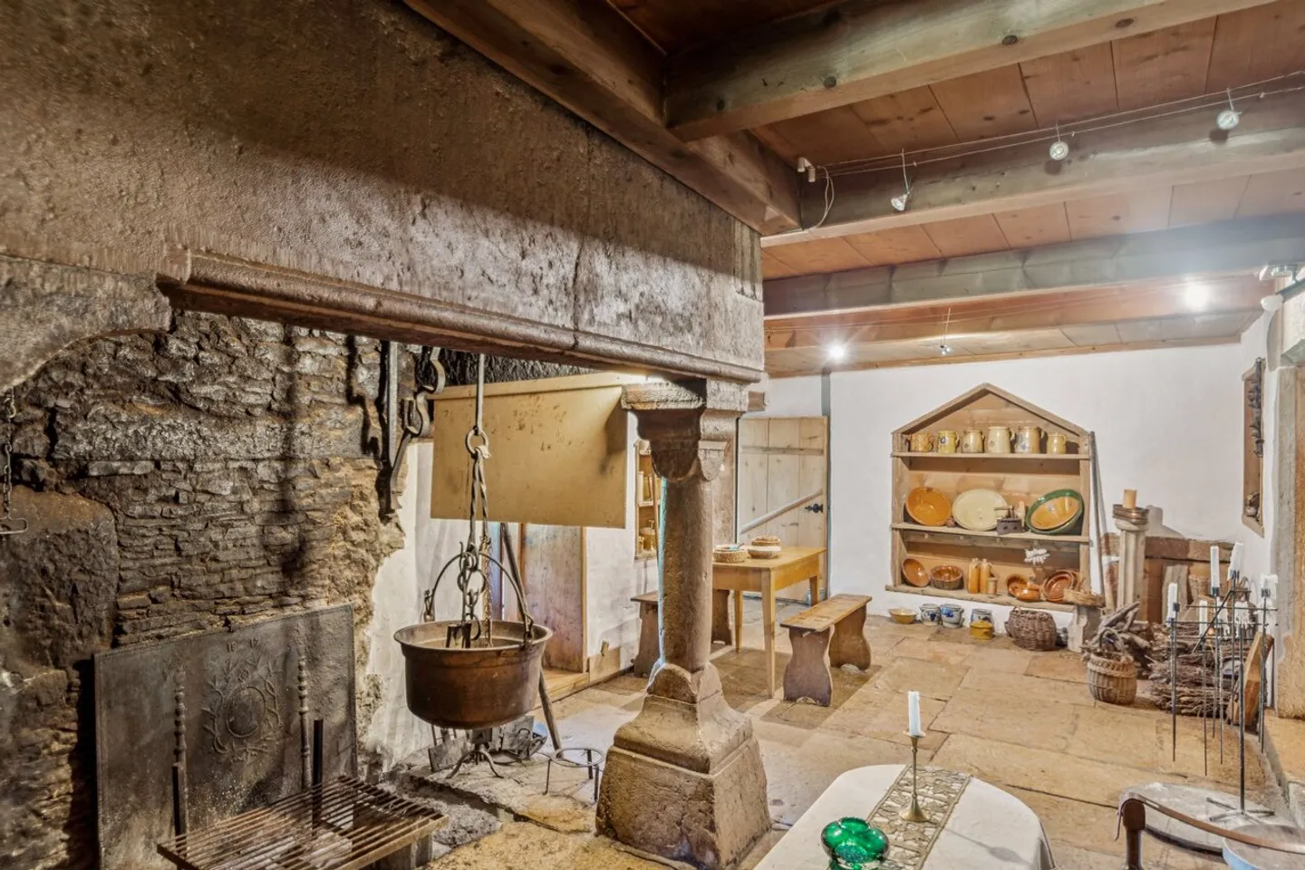 Magnificent renovated farmhouse. Entered into the history of watchmaking - Photo 12 of 31