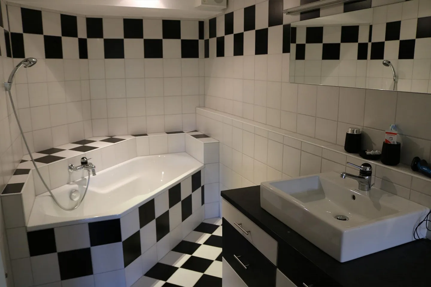 Charmante 4.5 Zimmer Maisonette-Wohnung in historischem Altbau - Foto 10 von 13