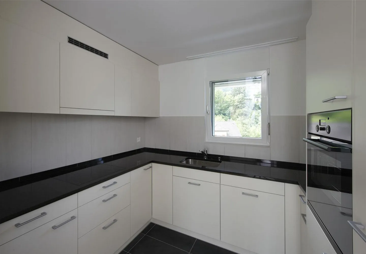Apartment in a central location in Adliswil - Photo 2 of 6
