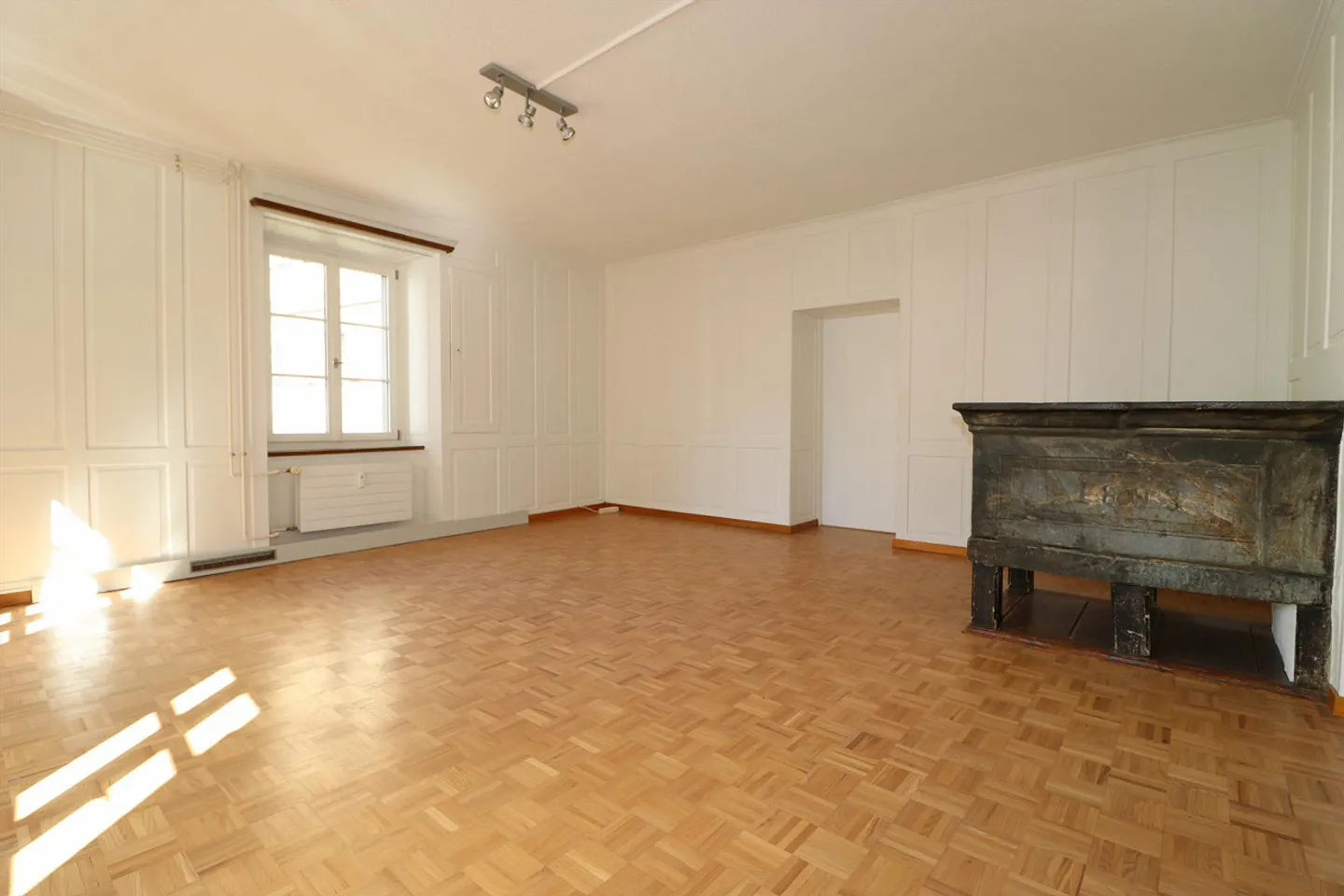 Large apartment in the old town with new kitchen and bathroom - Photo 1 of 19